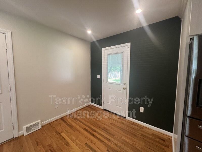 1250 Belvedere Dr - Photo 3 of 15