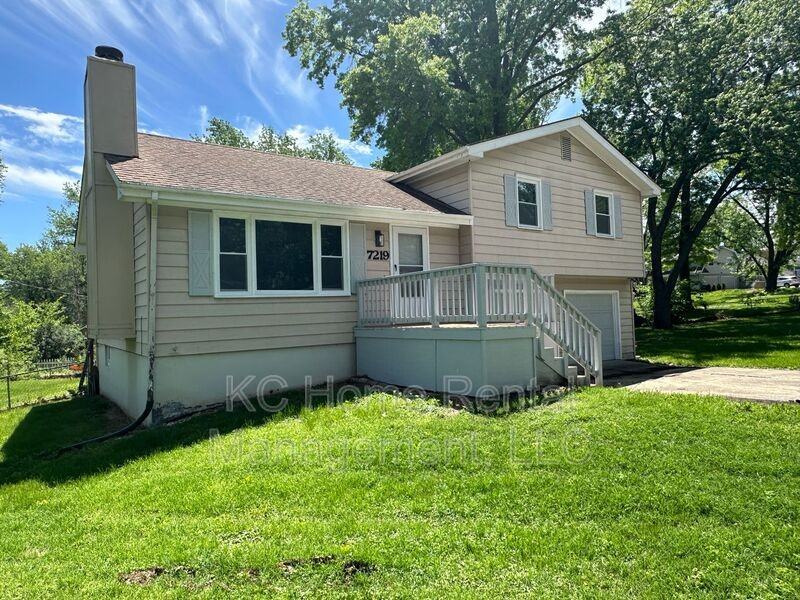 7219 Ridge Ave - Photo 3 of 36