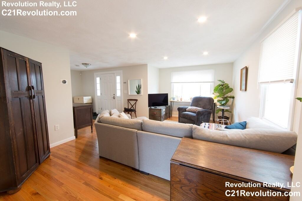 162 Lakeview Ave - Photo 3 of 13