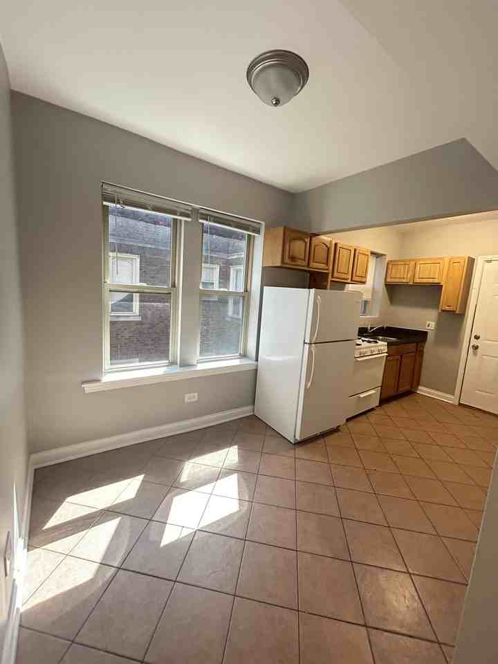 7150-52 S Cornell Ave - Photo 3 of 7