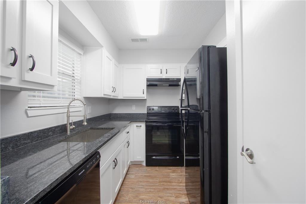 2320 Jaguar Drive - Photo 3 of 14