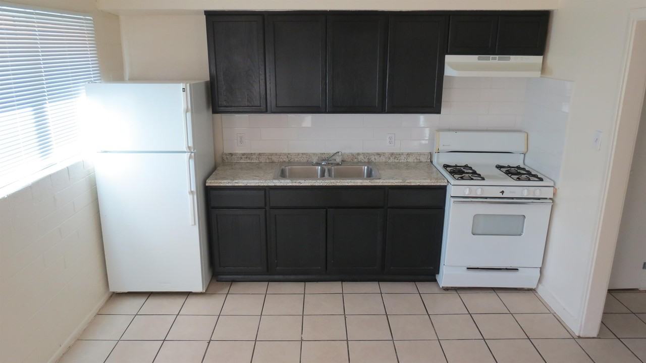 4329 North Longview Avenue - Photo 2 of 14