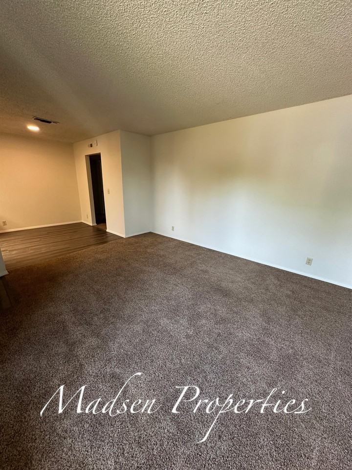 2140 Notre Dame Boulevard - Photo 5 of 15