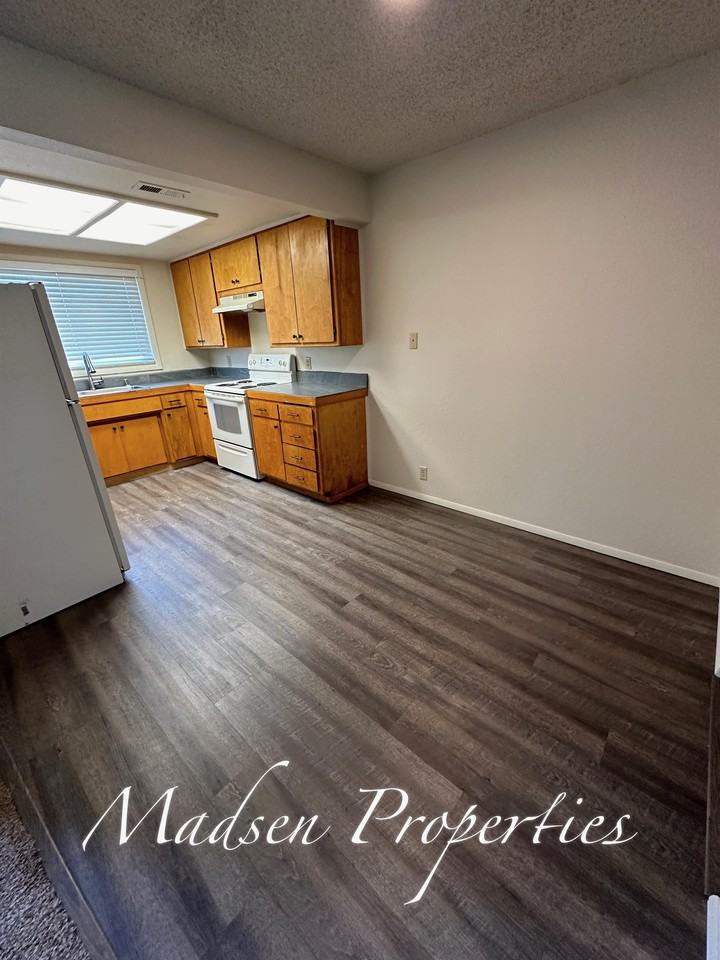 2140 Notre Dame Boulevard - Photo 7 of 15