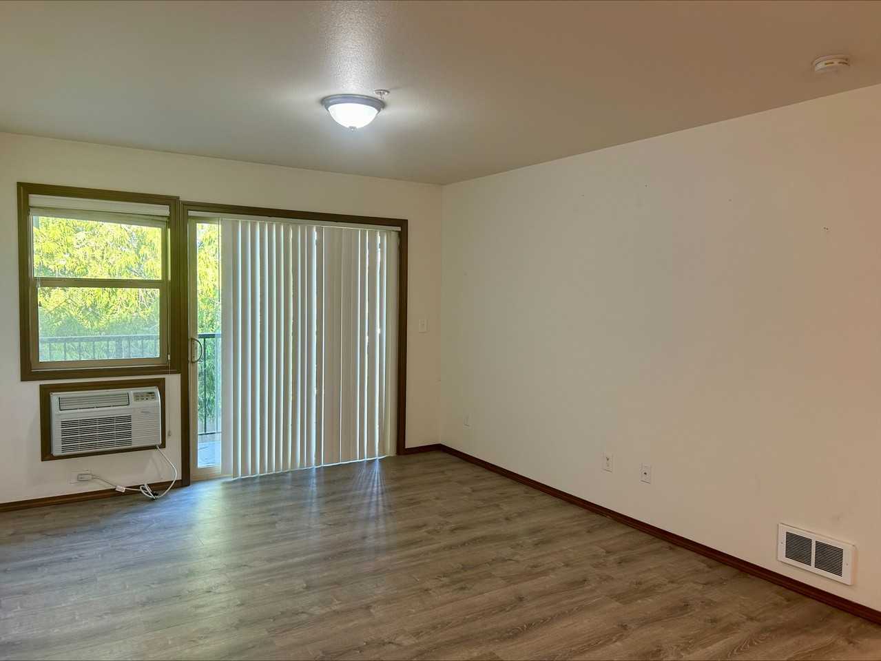 AARON2009 - Photo 3 of 22