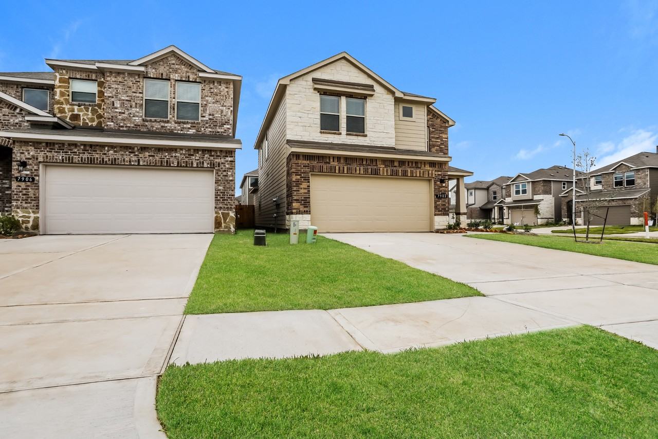 7902 Fijian Cypress Dr - Photo 2 of 18