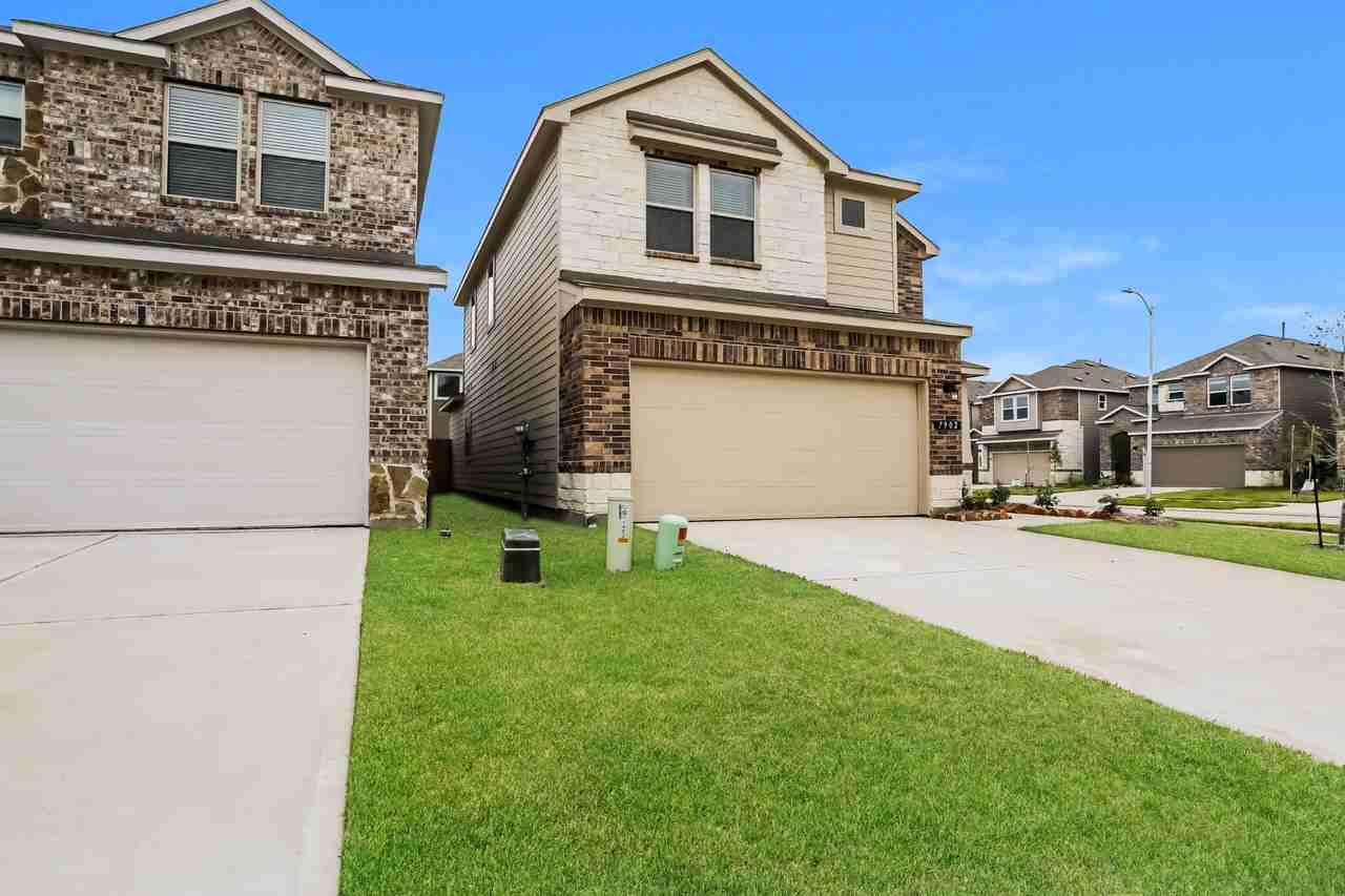 7902 Fijian Cypress Dr - Photo 3 of 18