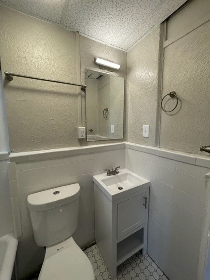 Normandie Apartments - Photo 6 of 12