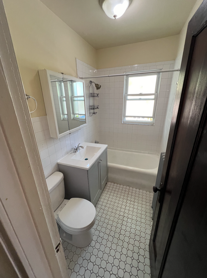 3424 N Lavergne Ave #2N - Photo 4 of 11