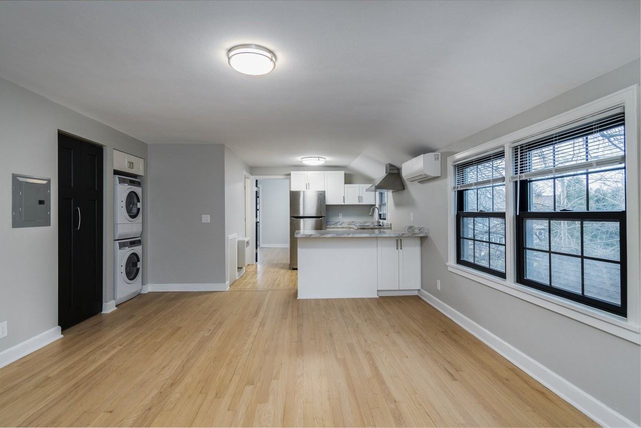 822 Lakeside - Photo 4 of 50