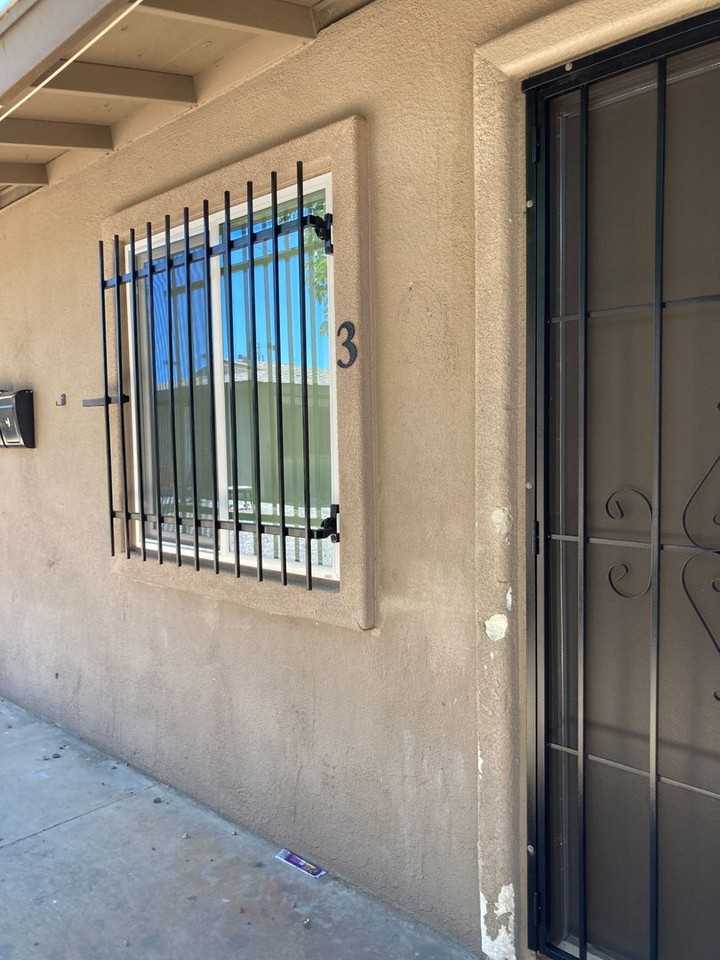 2501 Cedar Ave - Photo 3 of 16