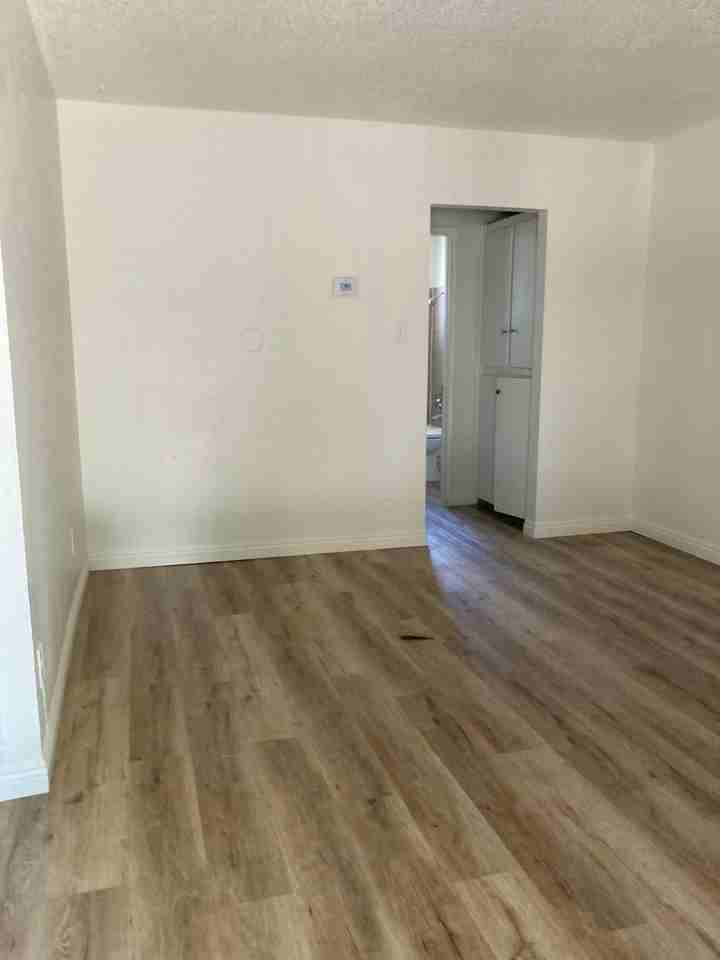 2501 Cedar Ave - Photo 4 of 16