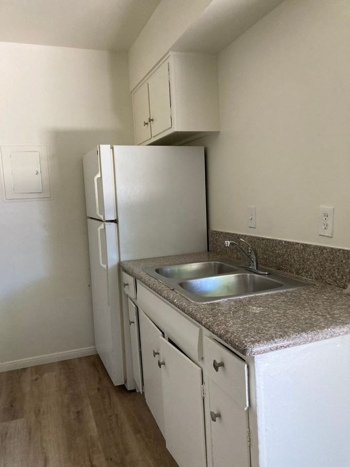 2501 Cedar Ave - Photo 5 of 16