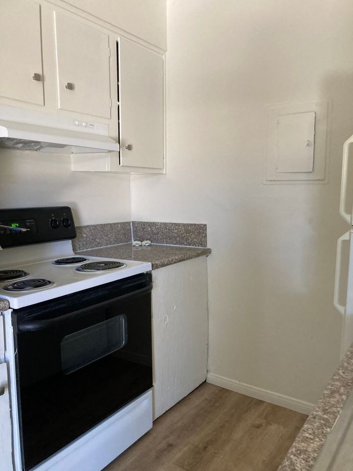 2501 Cedar Ave - Photo 6 of 16