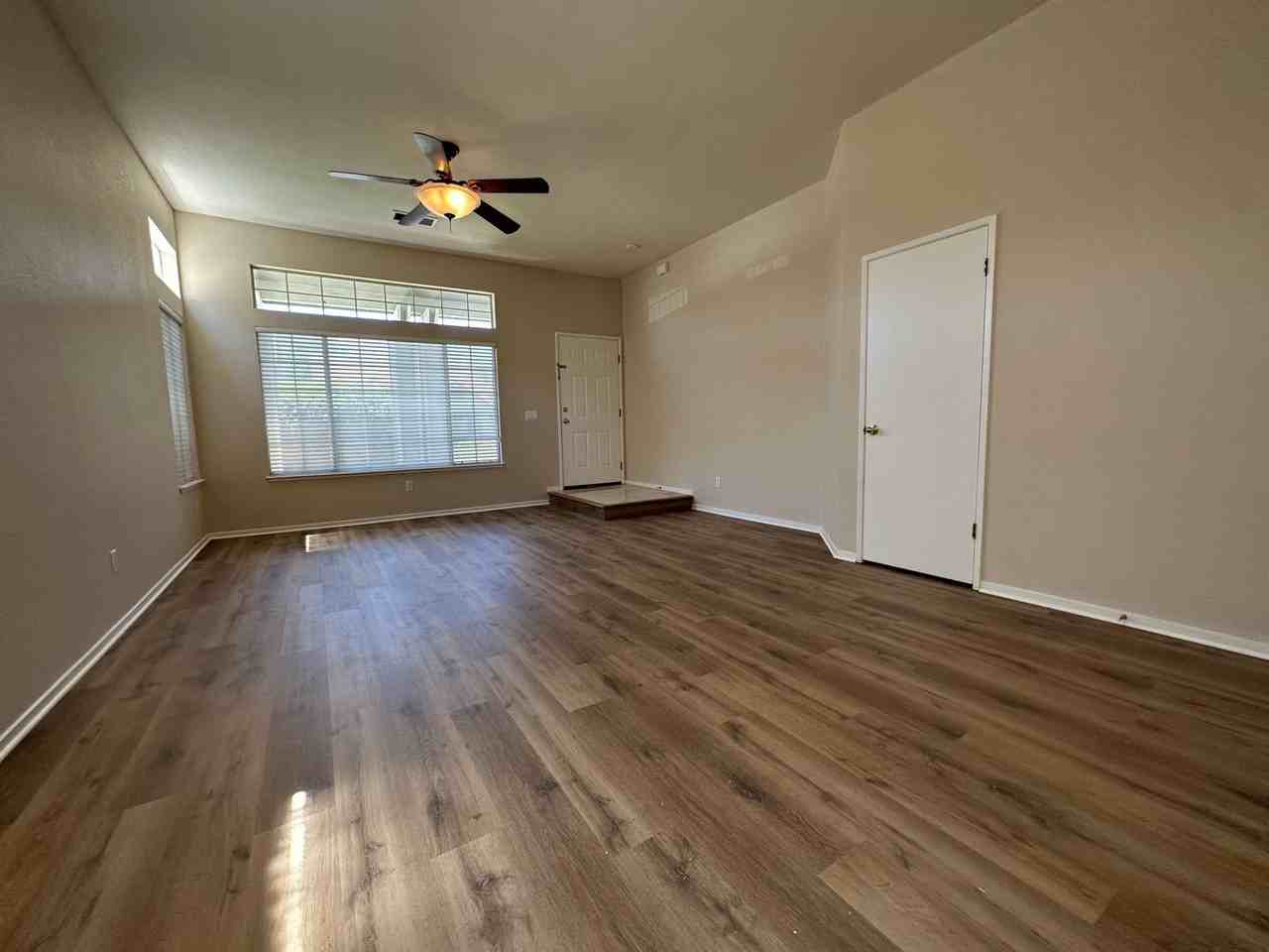 580 Creekwood Ct - Photo 3 of 18