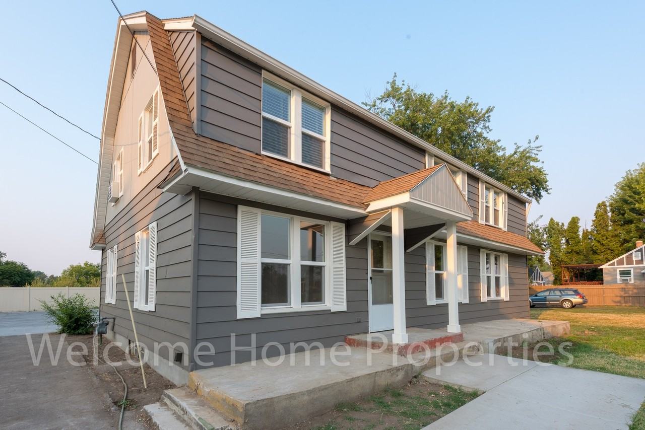309 SW 6th St - Photo 3 of 35