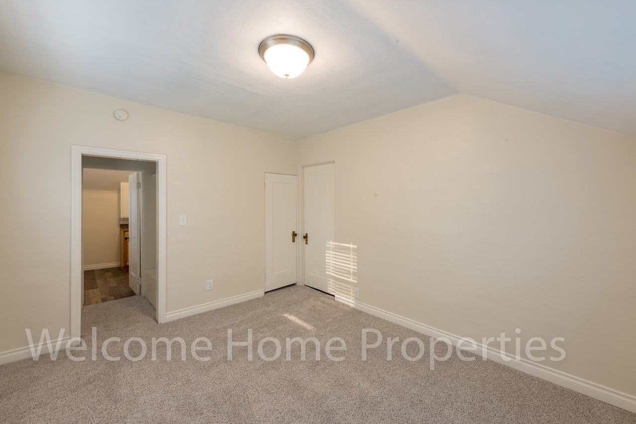 309 SW 6th St - Photo 5 of 35
