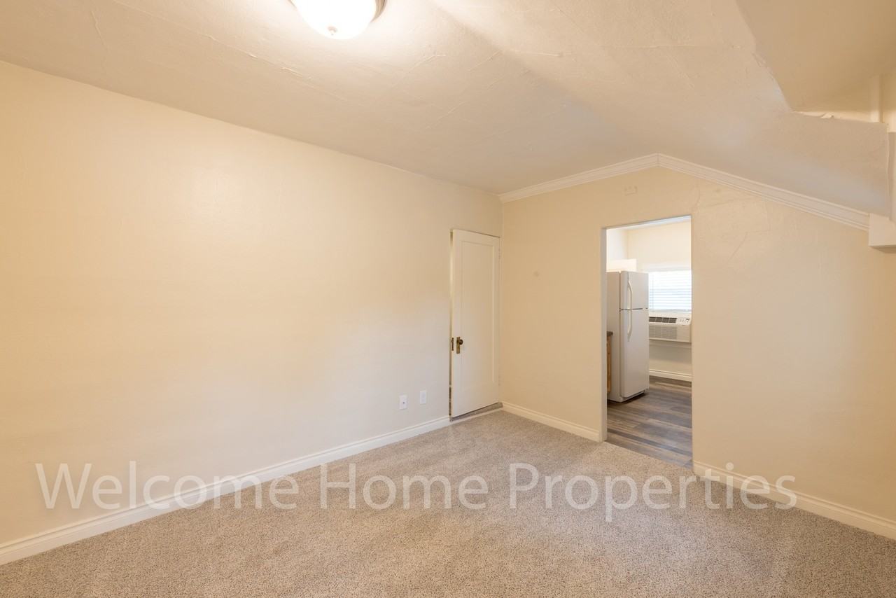 309 SW 6th St - Photo 6 of 35