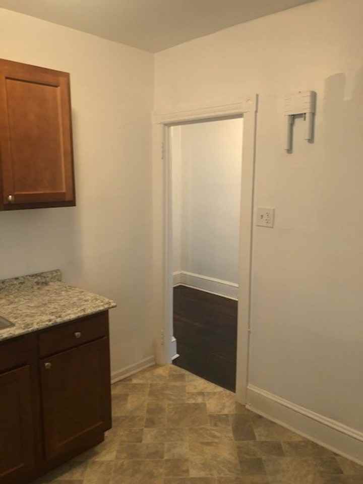 1247 E 13th Street - Photo 3 of 10