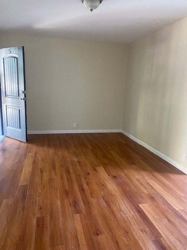 410 - 2145 Randolph Dr - Photo 4 of 5