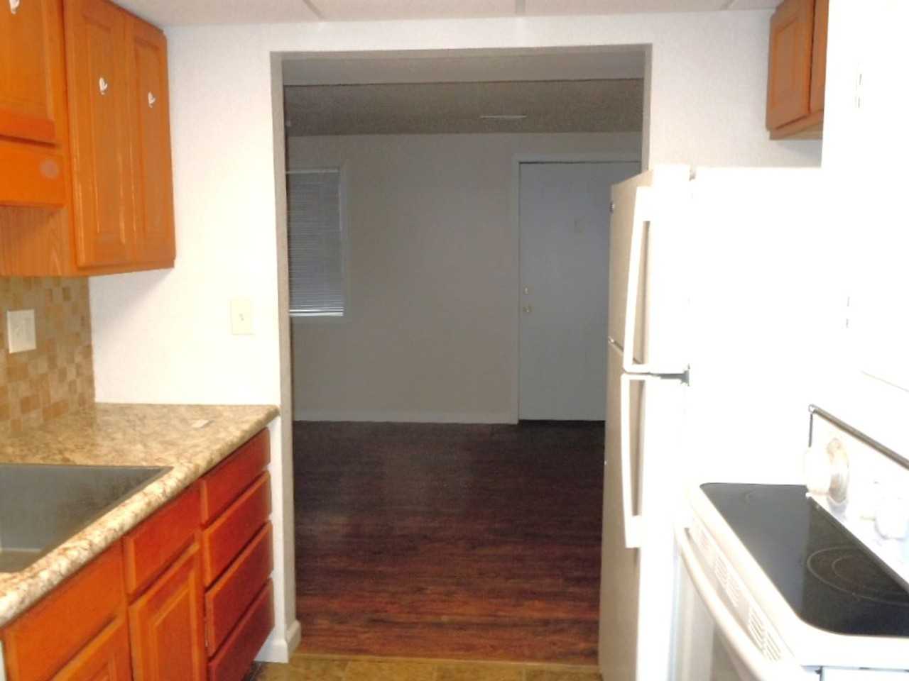 137 Sandridge Dr - Photo 6 of 11