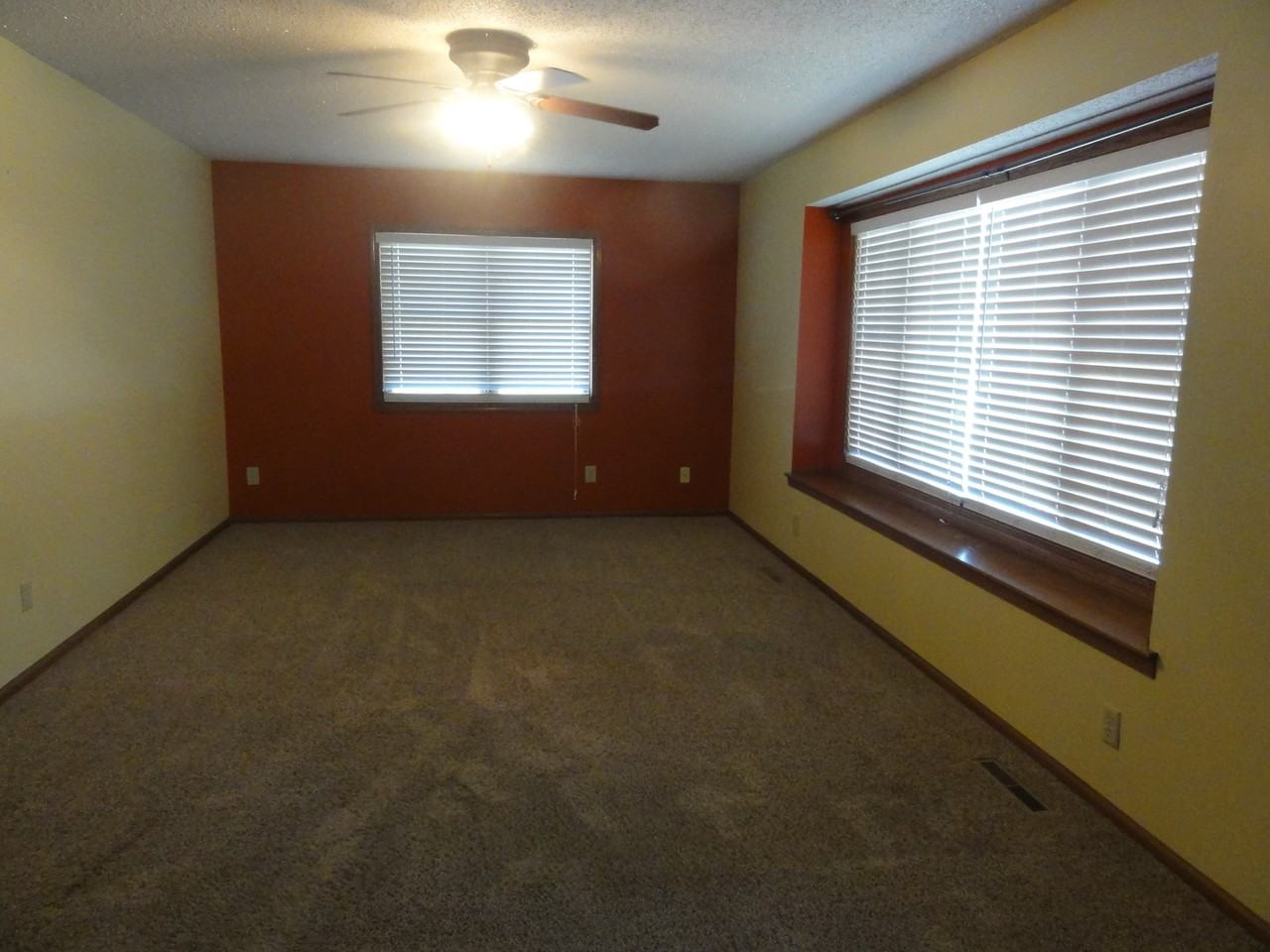 610 Logan Ave - Photo 2 of 10