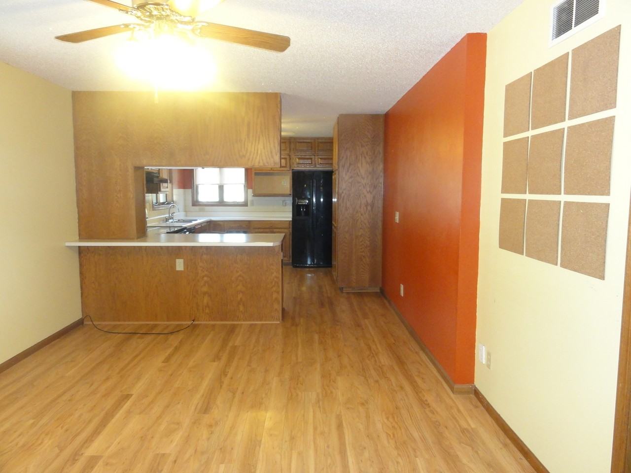 610 Logan Ave - Photo 3 of 10