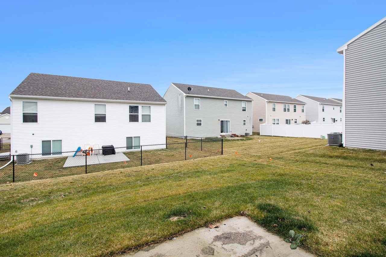 372 White Pine Ct - Photo 3 of 37