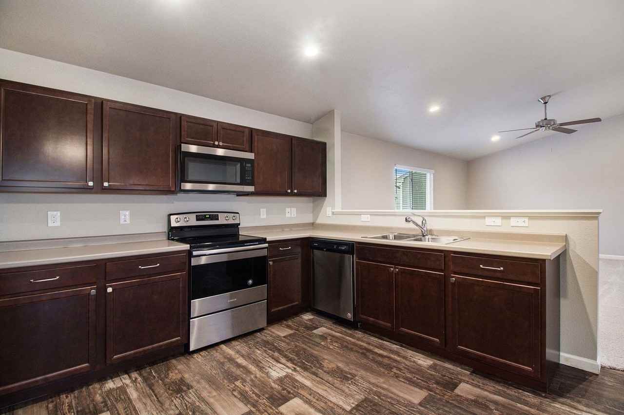 372 White Pine Ct - Photo 4 of 37