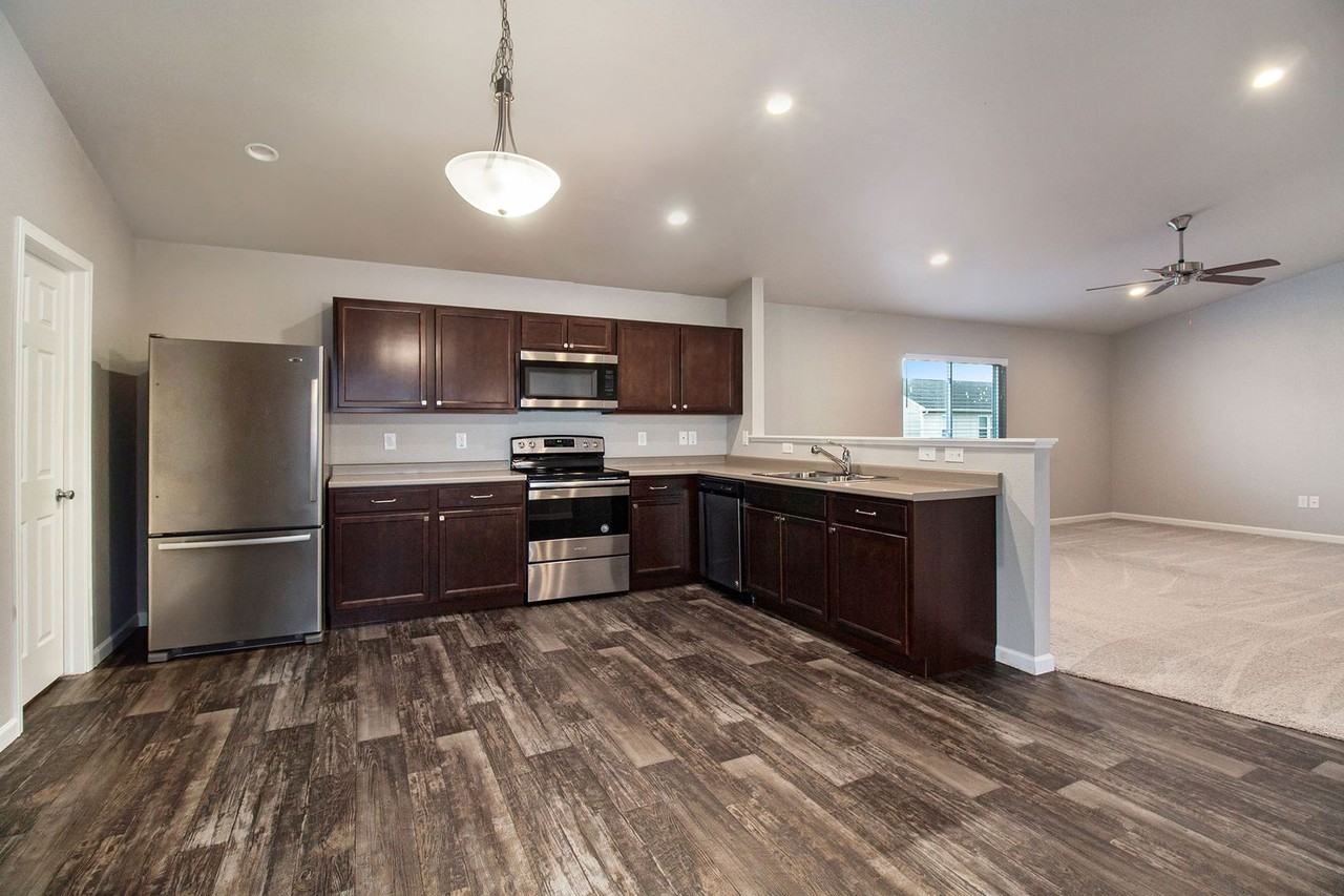 372 White Pine Ct - Photo 5 of 37