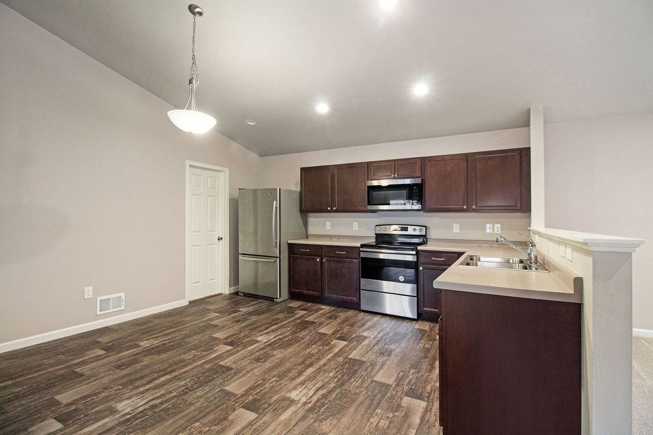 372 White Pine Ct - Photo 7 of 37