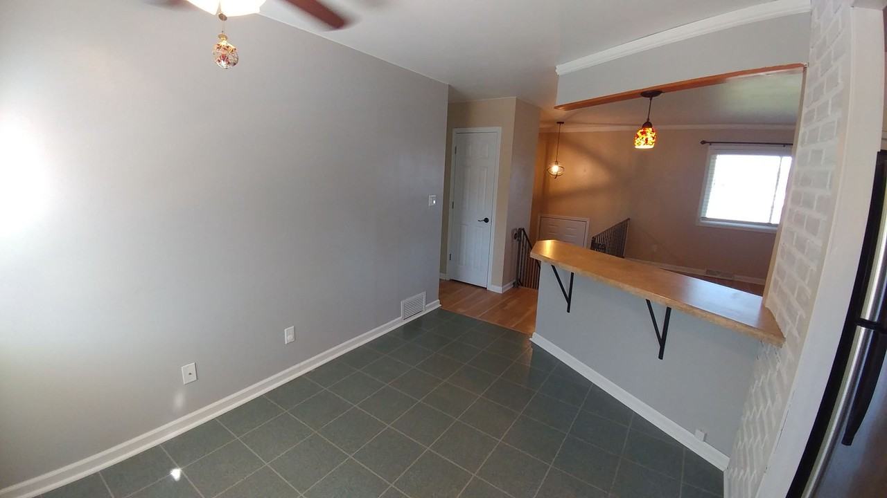 1948 Menomonee Ave - Photo 3 of 31