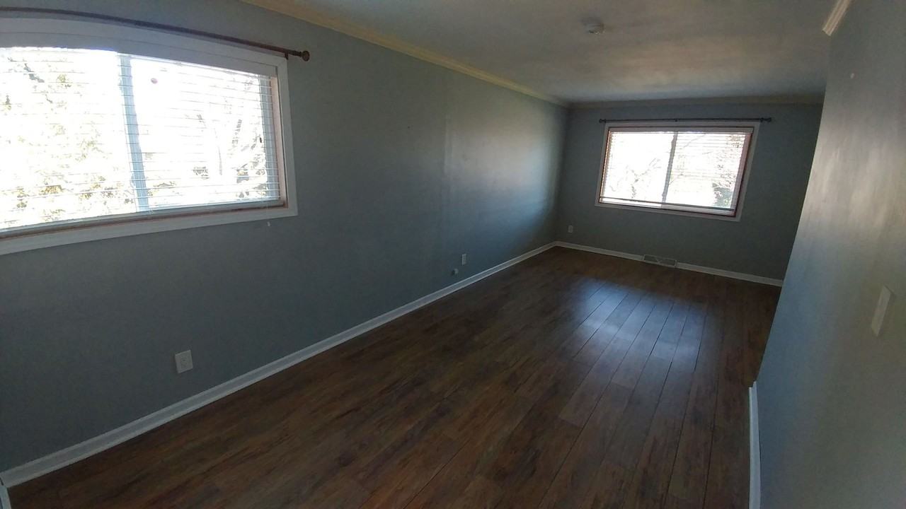1948 Menomonee Ave - Photo 5 of 31