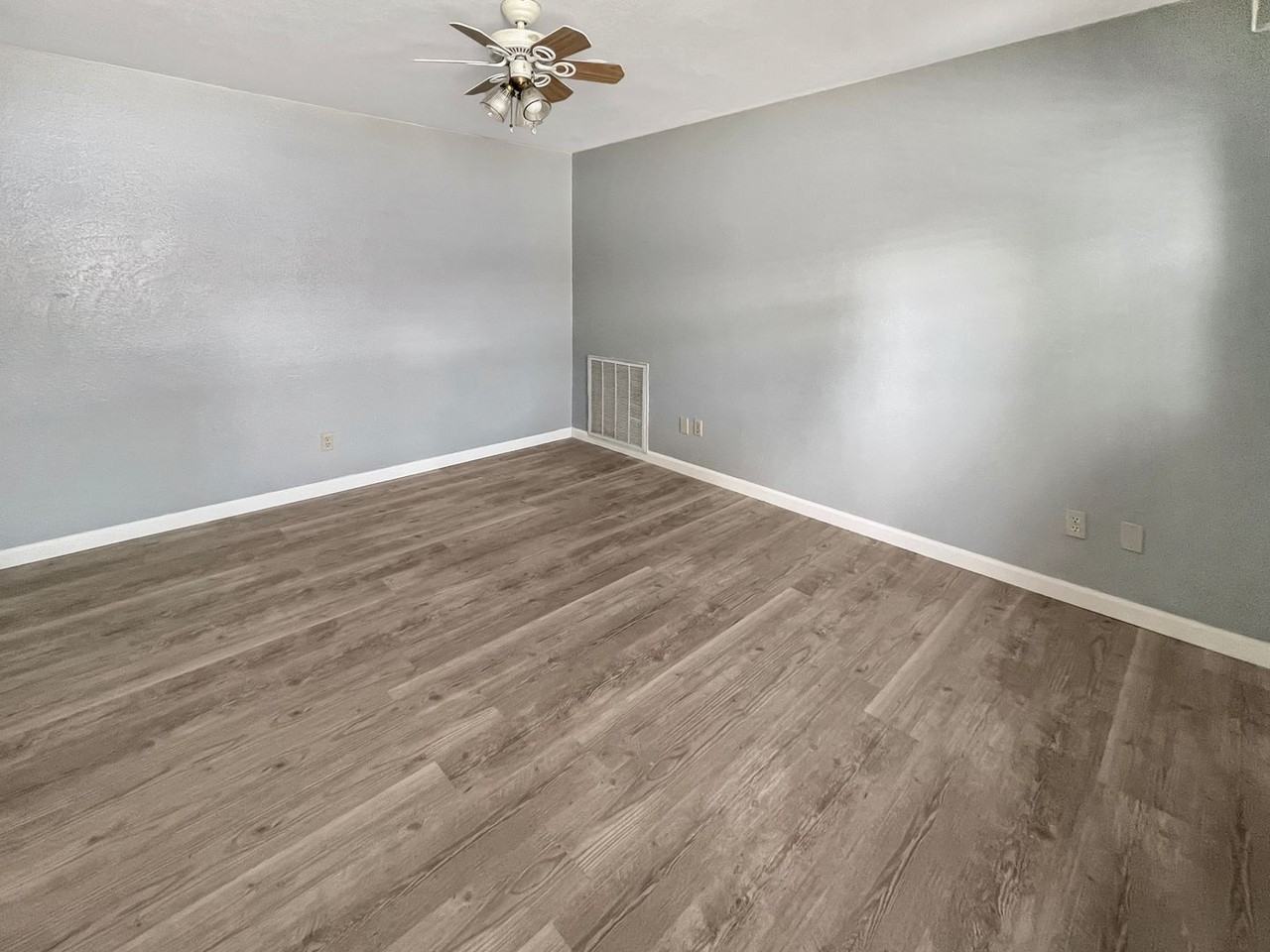 1517 N Breckon Dr - Photo 4 of 14