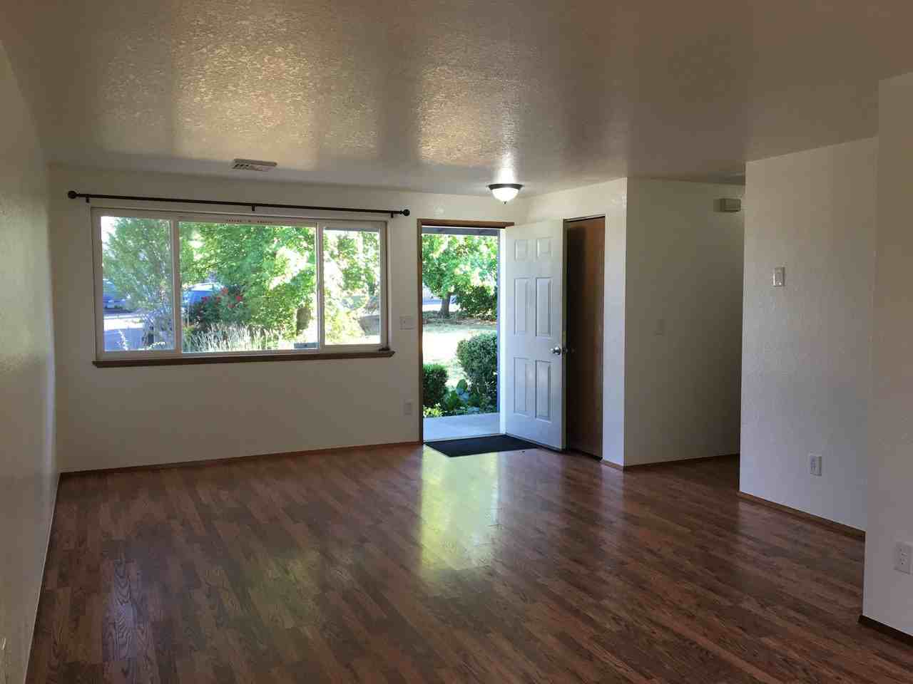 121 Brentridge Dr - Photo 3 of 9