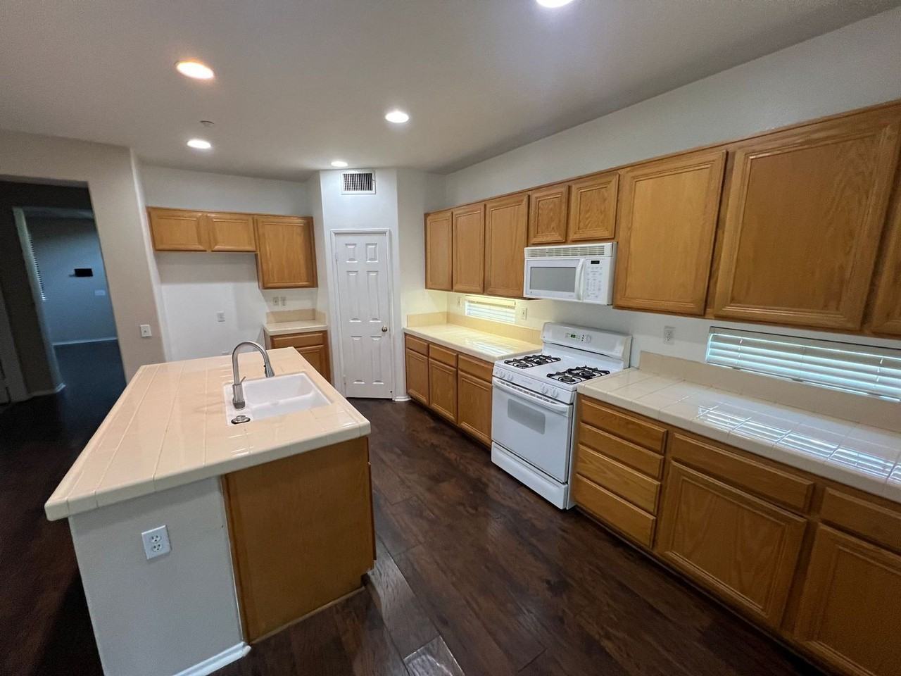 4732 Lakerun Ct - Photo 3 of 16