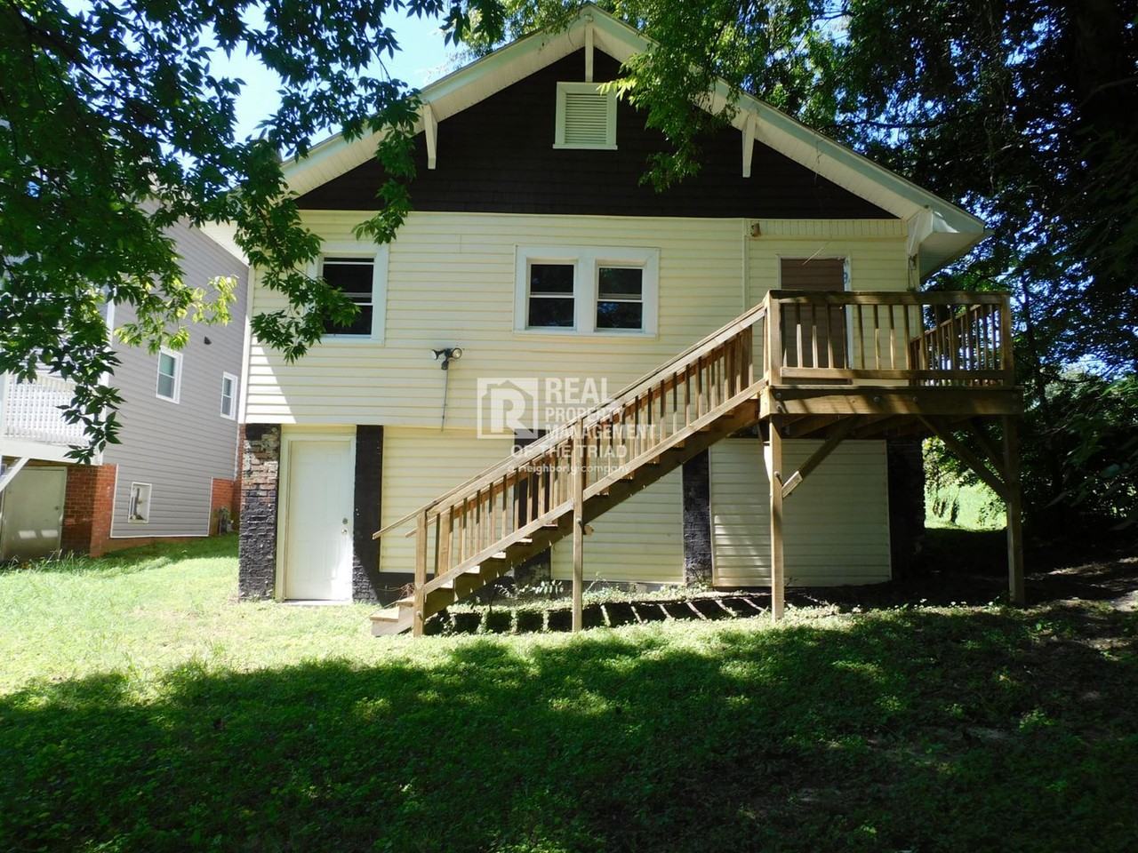 1005 Pearson St - Photo 2 of 17