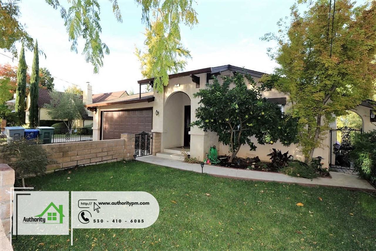 875 Lakeview Dr - Photo 3 of 37
