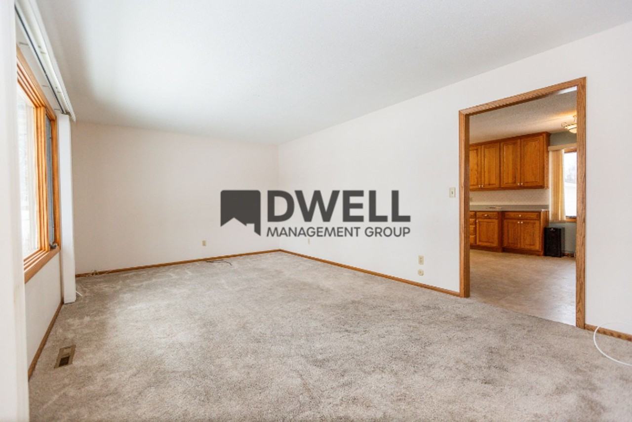 917 17th St Se - Photo 2 of 19