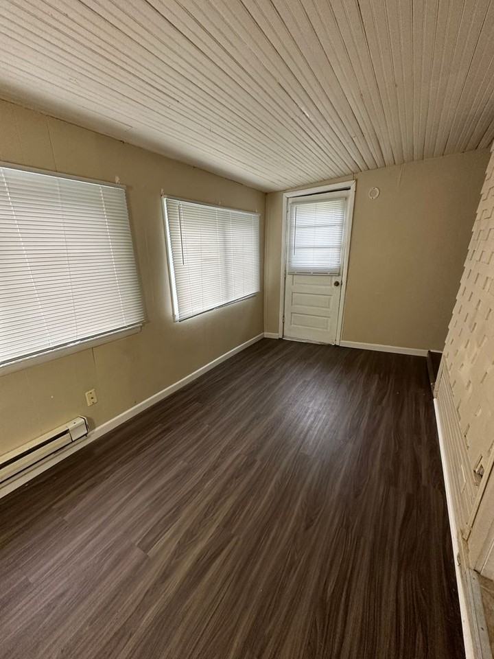 620 7th St S #2 - Photo 3 of 9