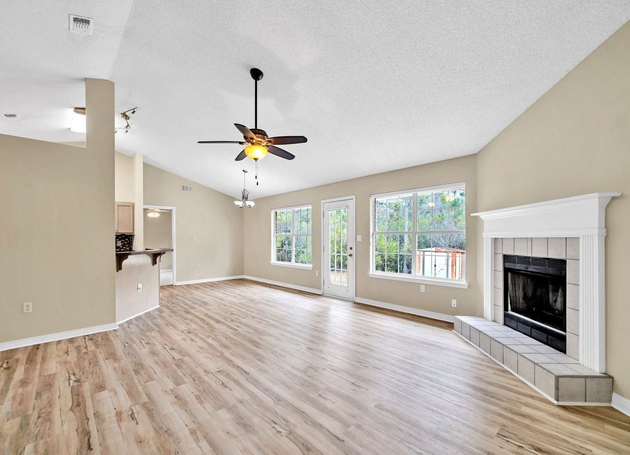 9750 Parker Lake Cir - Photo 4 of 28