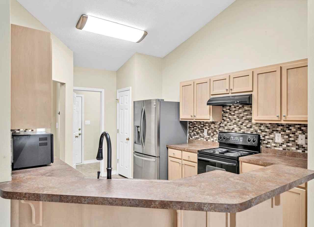 9750 Parker Lake Cir - Photo 7 of 28