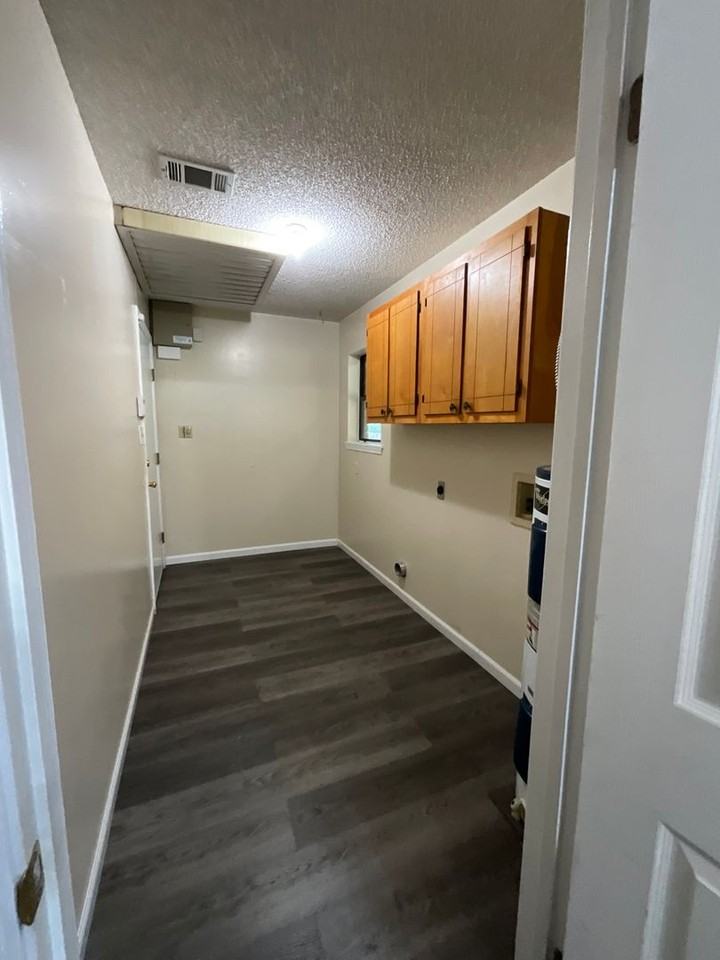 106 Burnley Dr - Photo 5 of 23