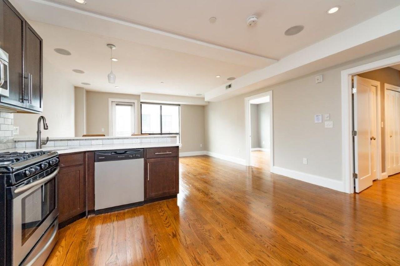 335 D St - Photo 2 of 14