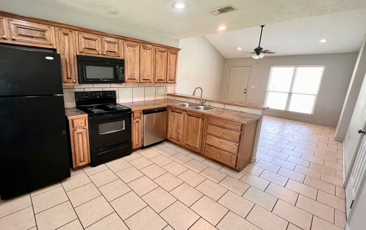 Jones Lane Triplexes - Photo 2 of 3