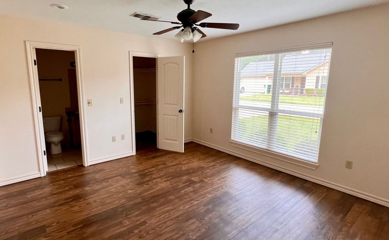 Jones Lane Triplexes - Photo 3 of 3