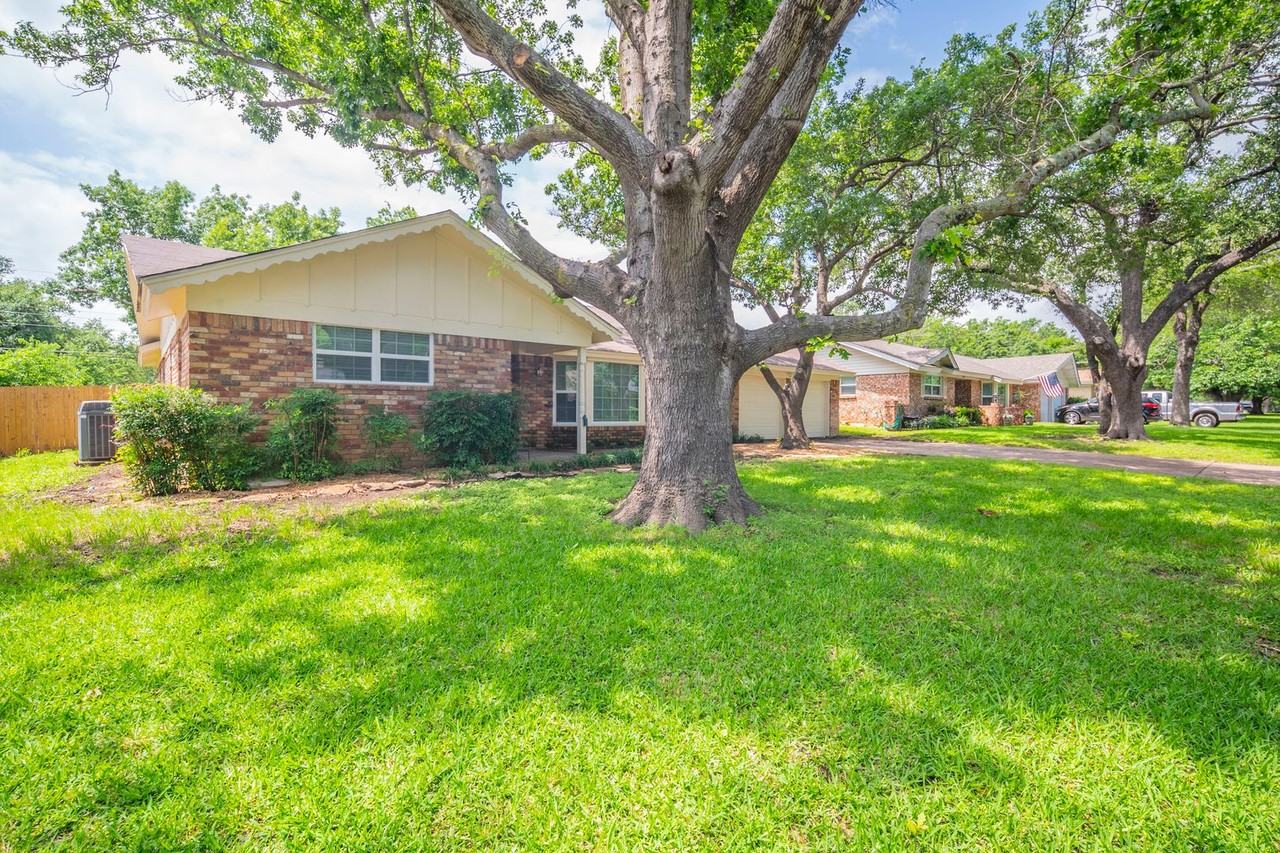 6925 Wycliff St - Photo 3 of 26