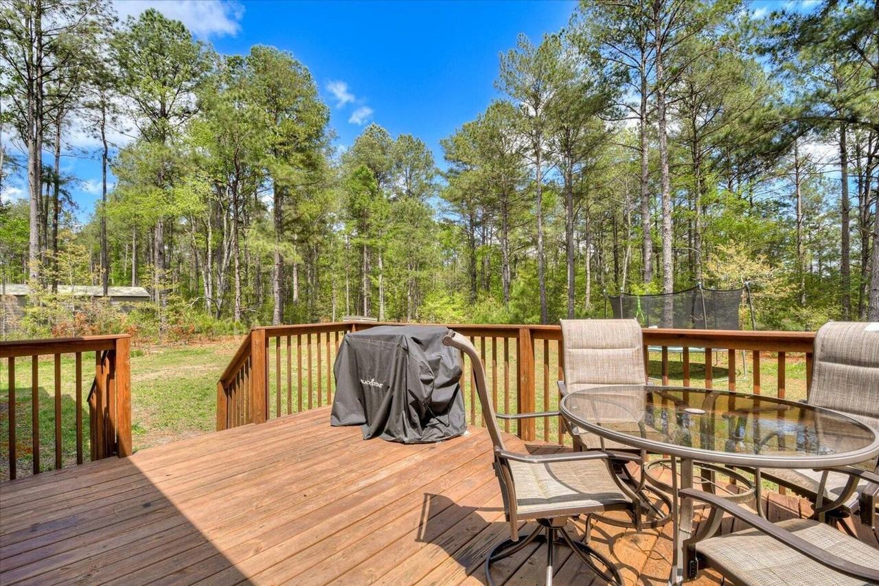1094 Jamestown Rd - Photo 2 of 15