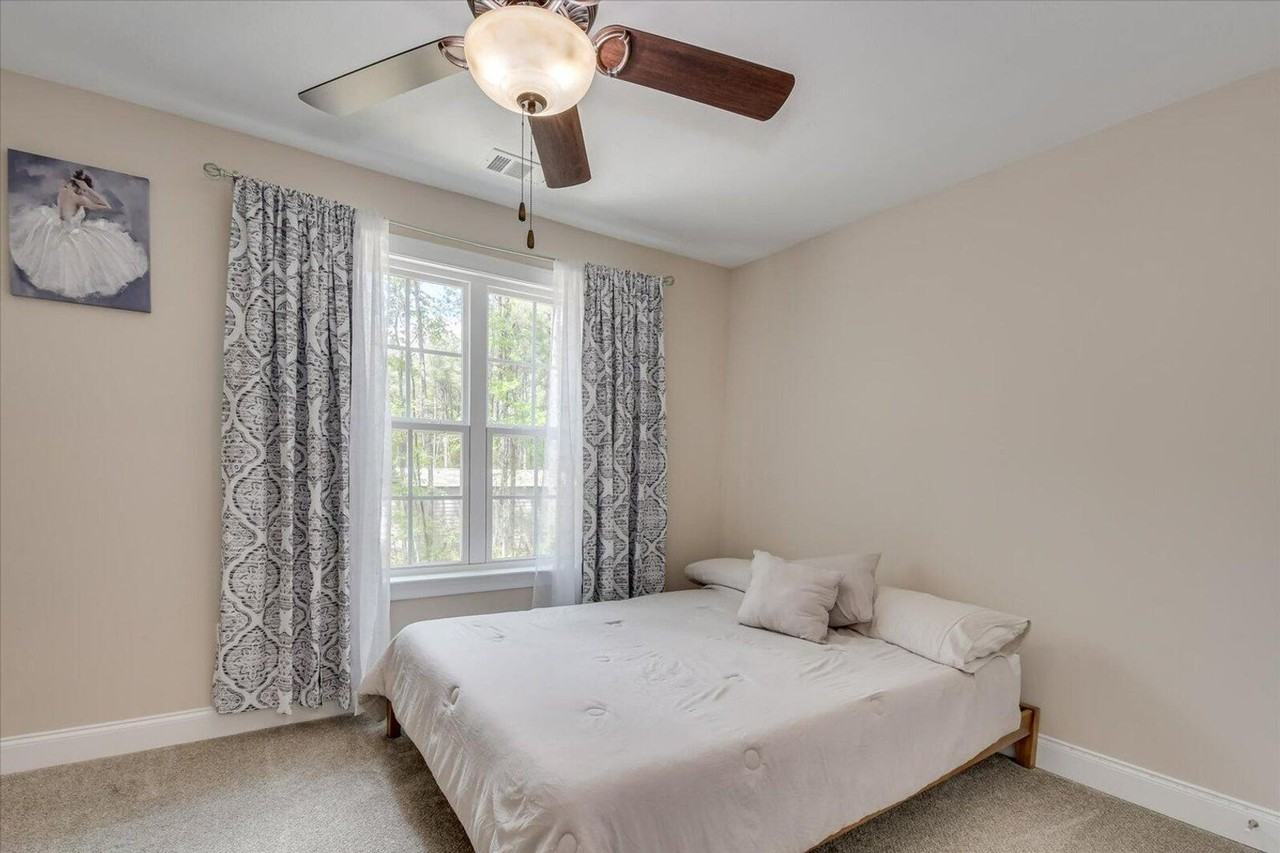 1094 Jamestown Rd - Photo 3 of 15