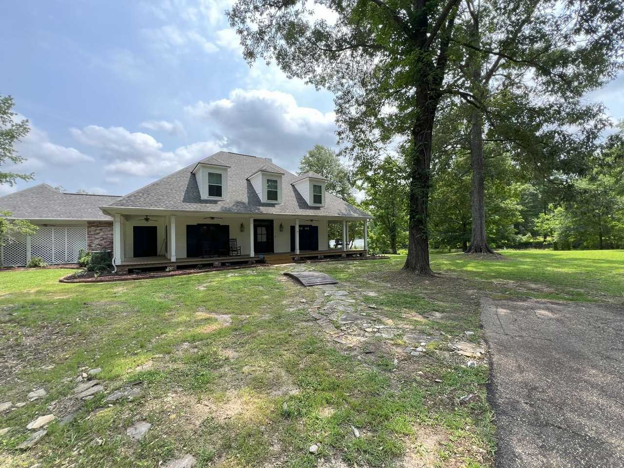 221 Treakle Dr - Photo 2 of 24